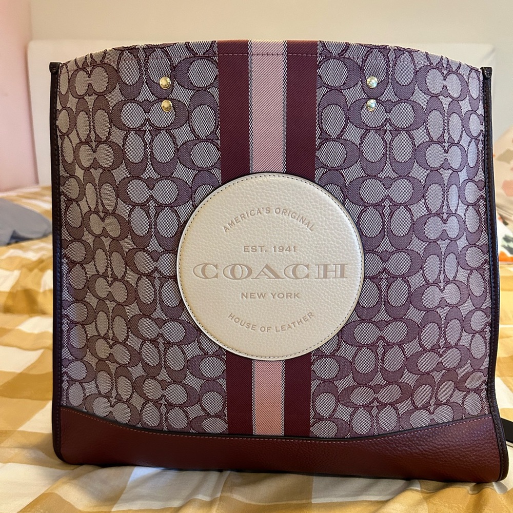 Coach large tote with detachable strap good condition